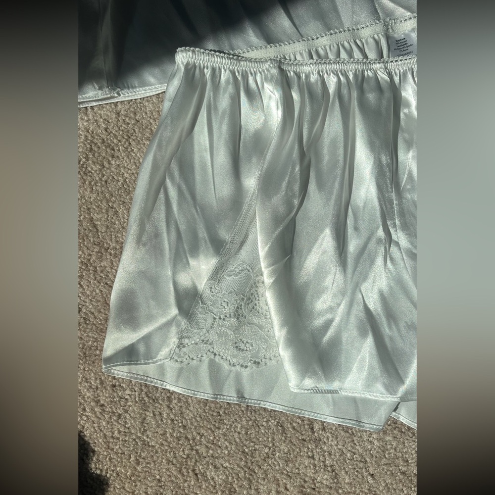NWT White Sleep Lingerie Set, Satin Fabric, In Bloom by Jonquil, Size Small - Picture 5 of 9